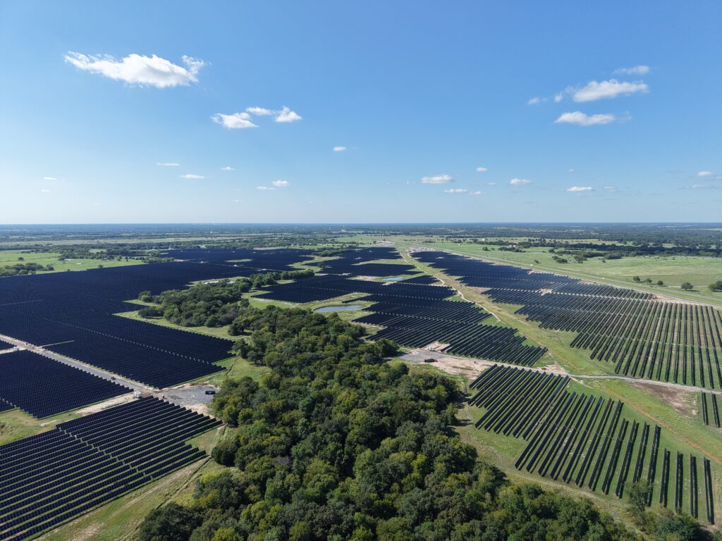 Dos plantas fotovoltaicas (Barrett y Bynum): 248 MWp