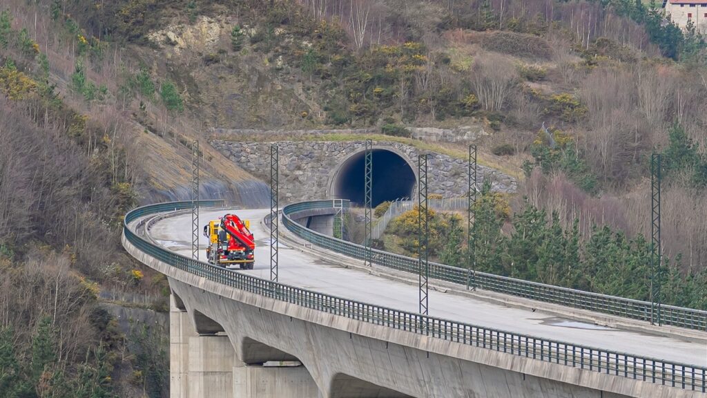 Overhead Contact Line and Associated Systems for the Vitoria-Bilbao-San Sebastián Section of the Madrid-Valladolid-North High-Speed Railway Line